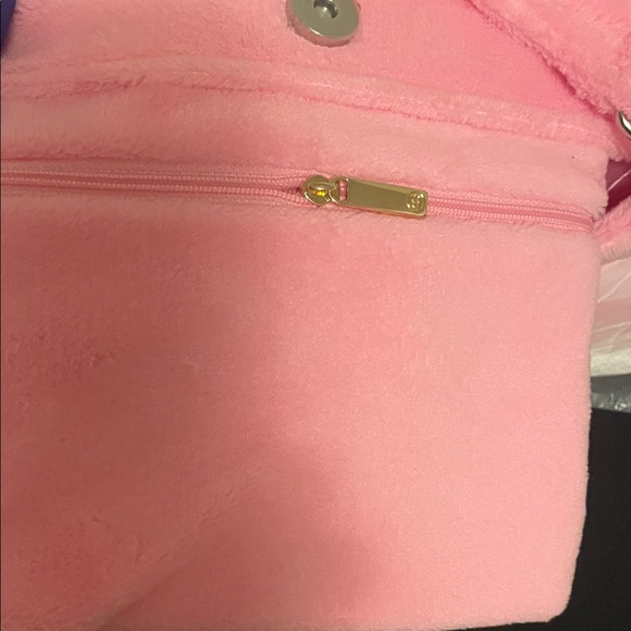 CHANEL VIP Precision soft crossbody - Picture 7 of 17